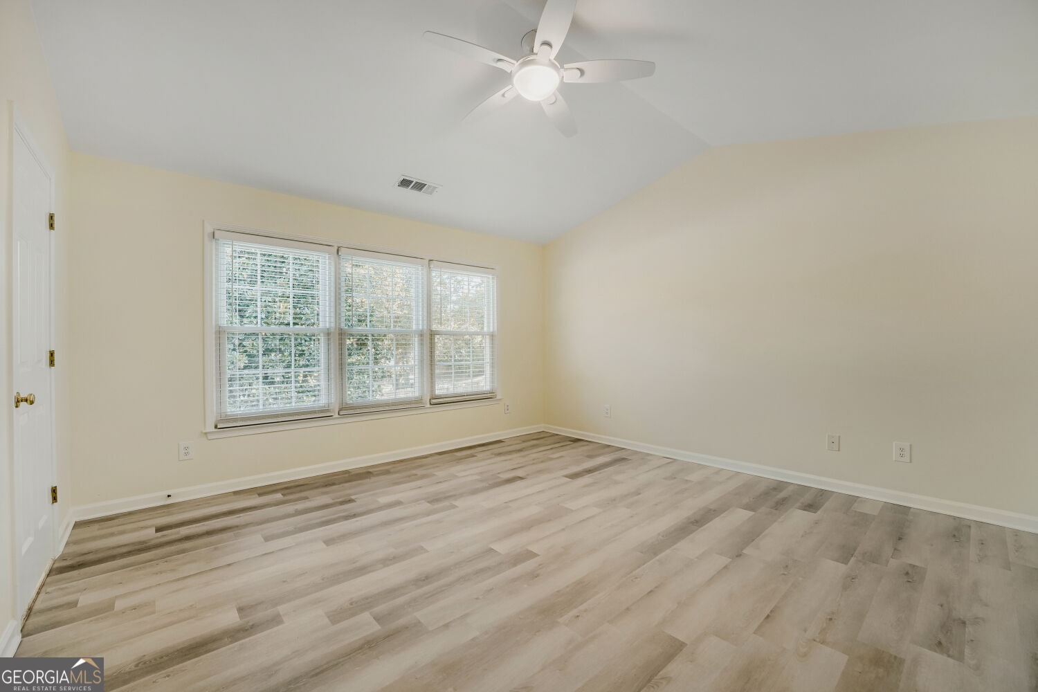 155 Thatching Lane Property Photo 16
