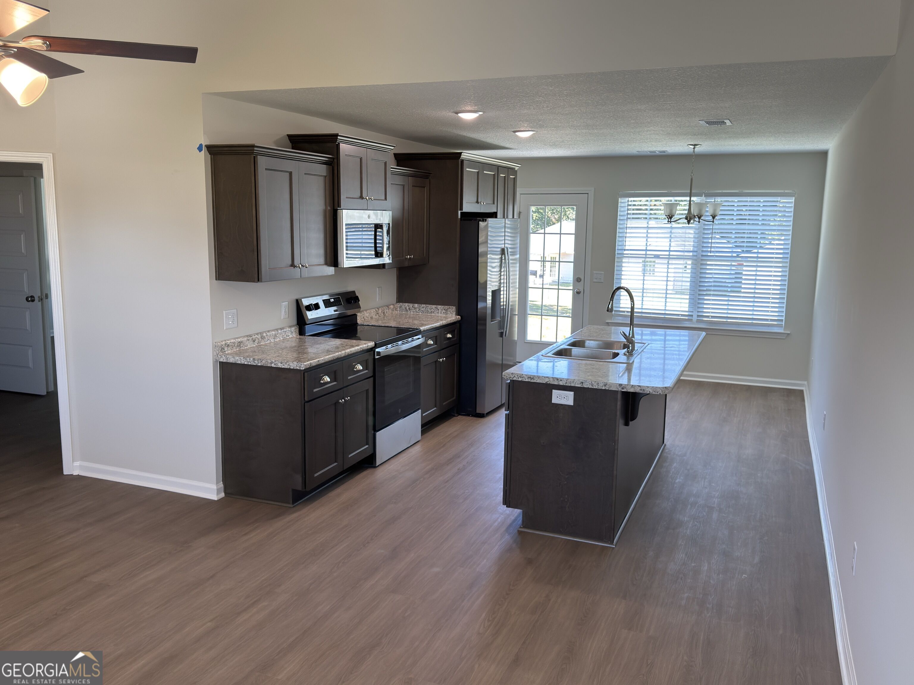 516 Nickies Way Property Photo 3
