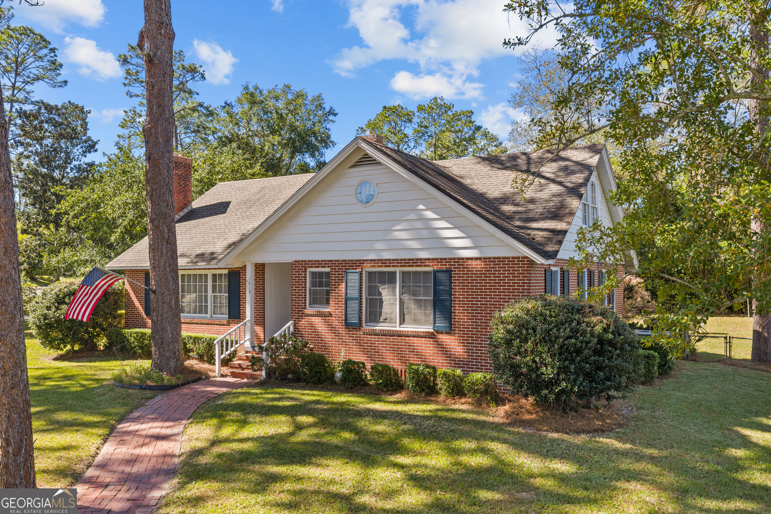 1613 Camellia Drive Property Photo 1