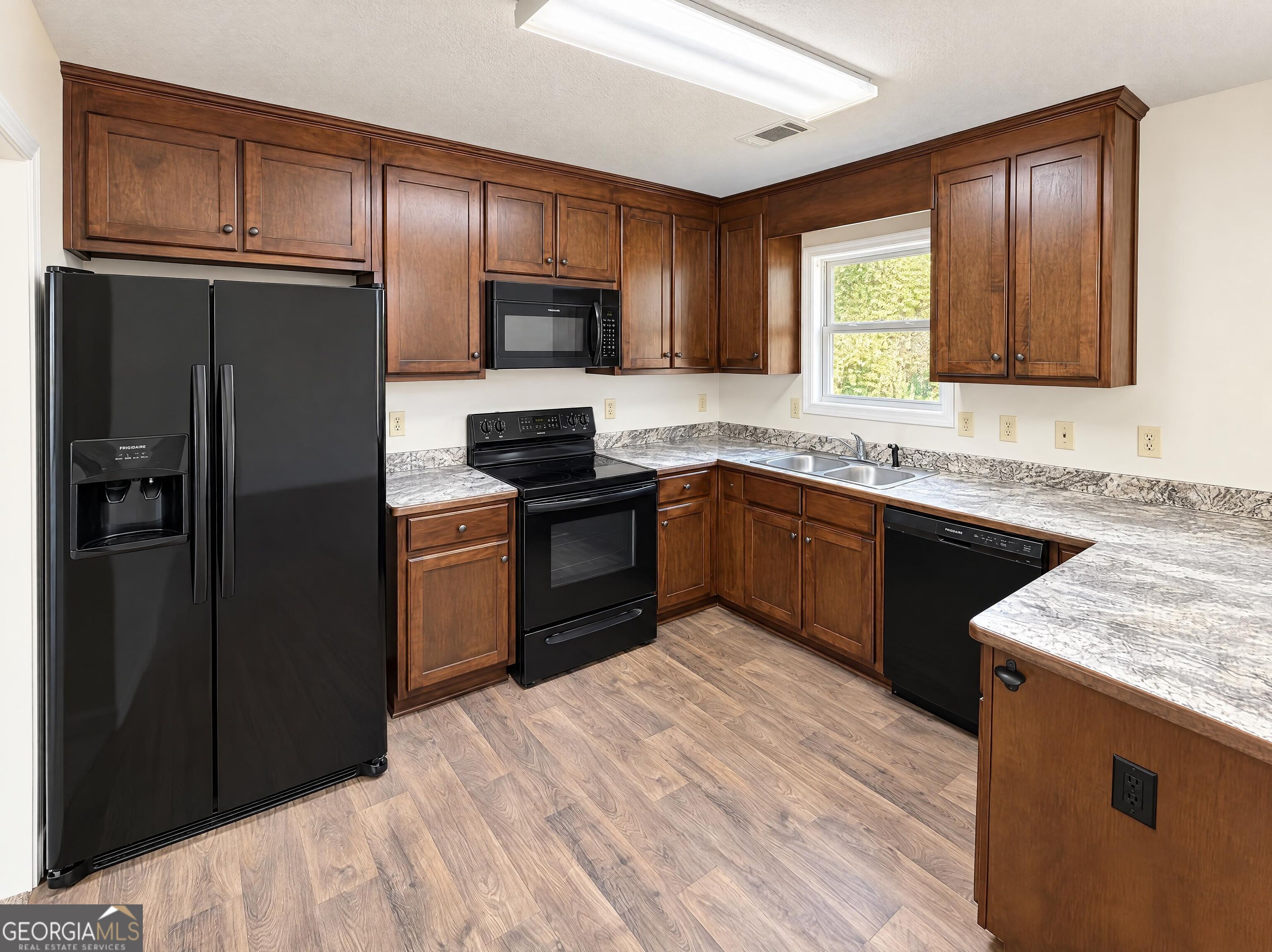 209 Brookside Drive Property Photo 10