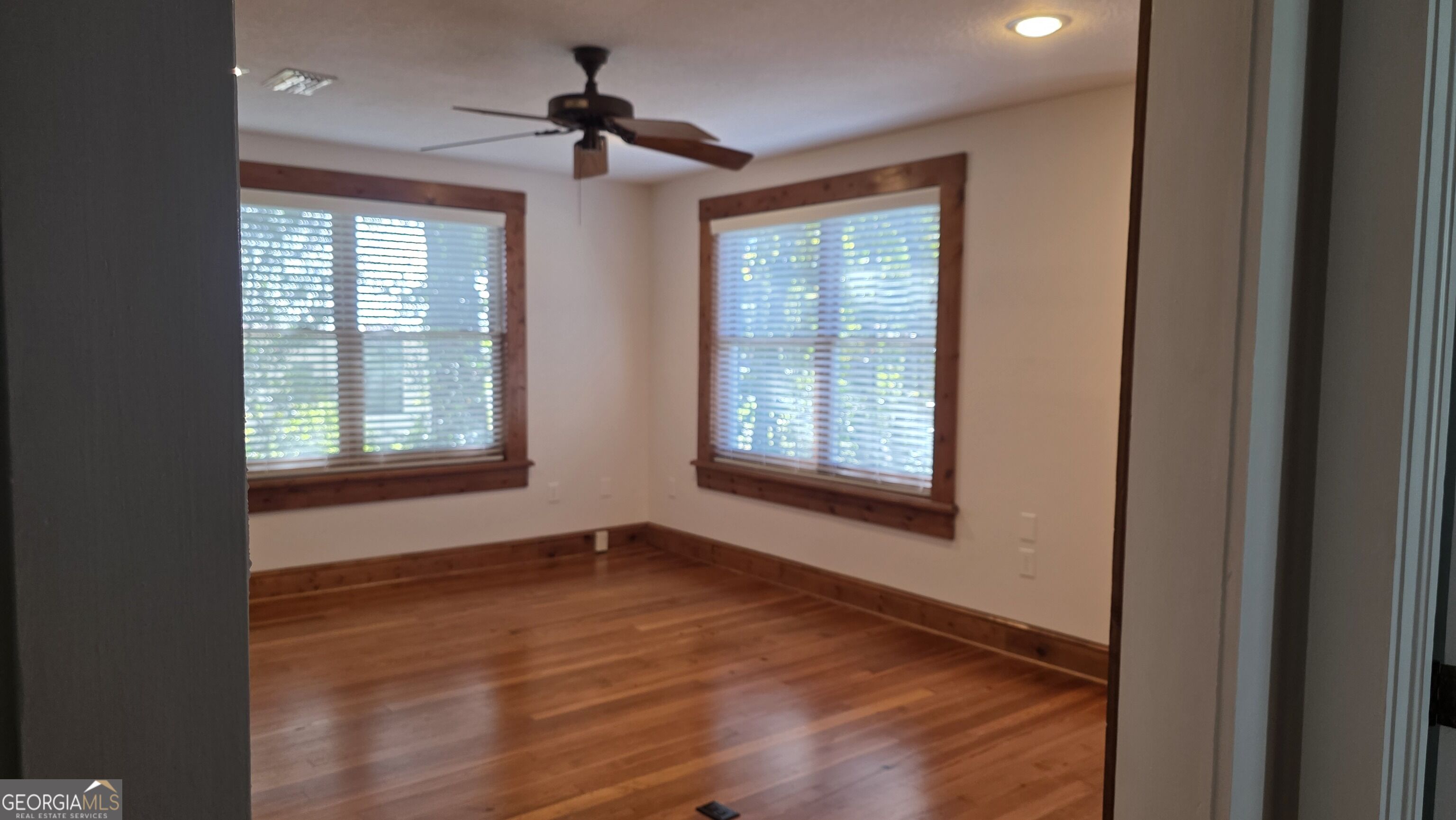 423 S May Street Property Photo 3