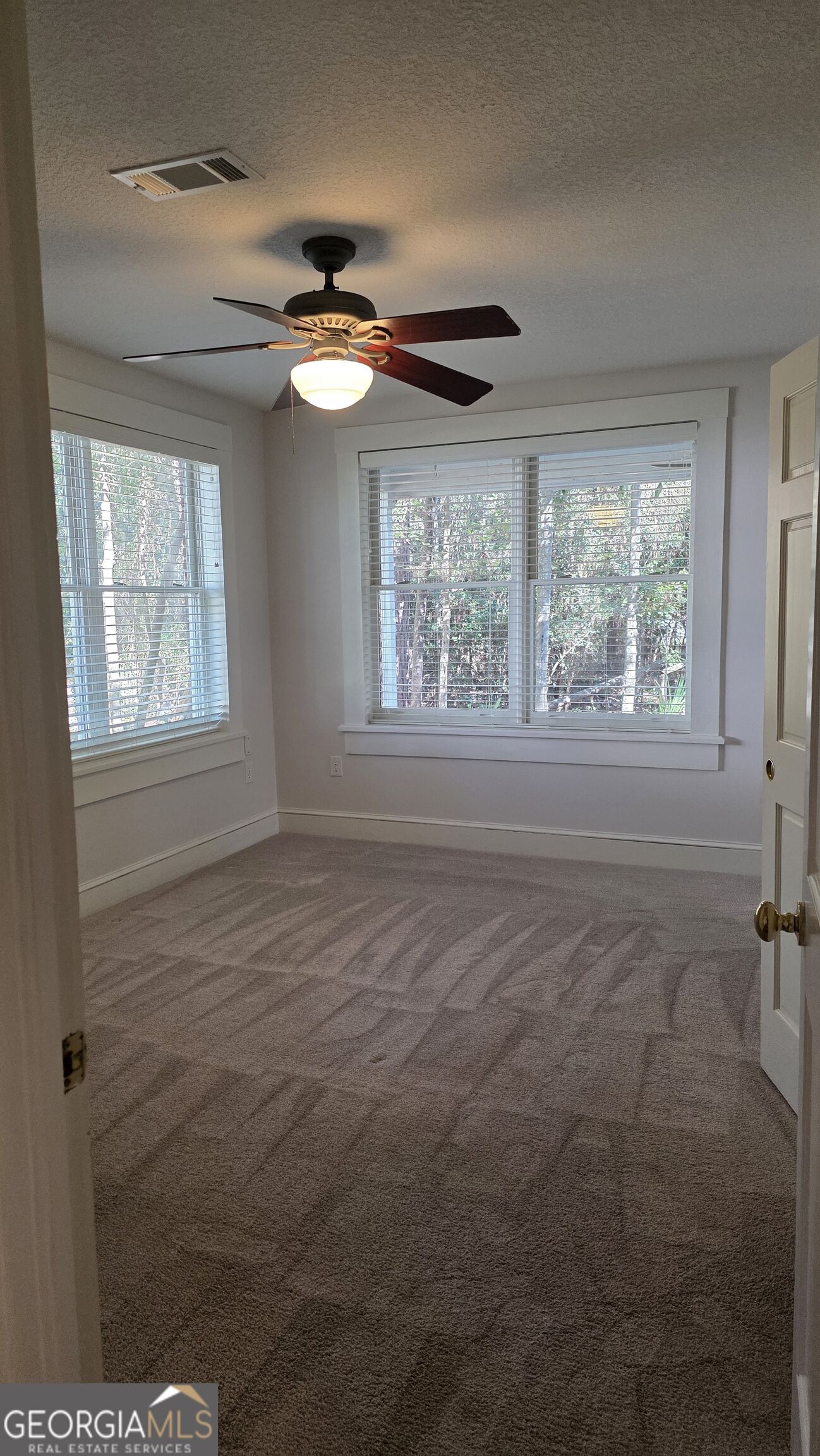 423 S May Street Property Photo 6