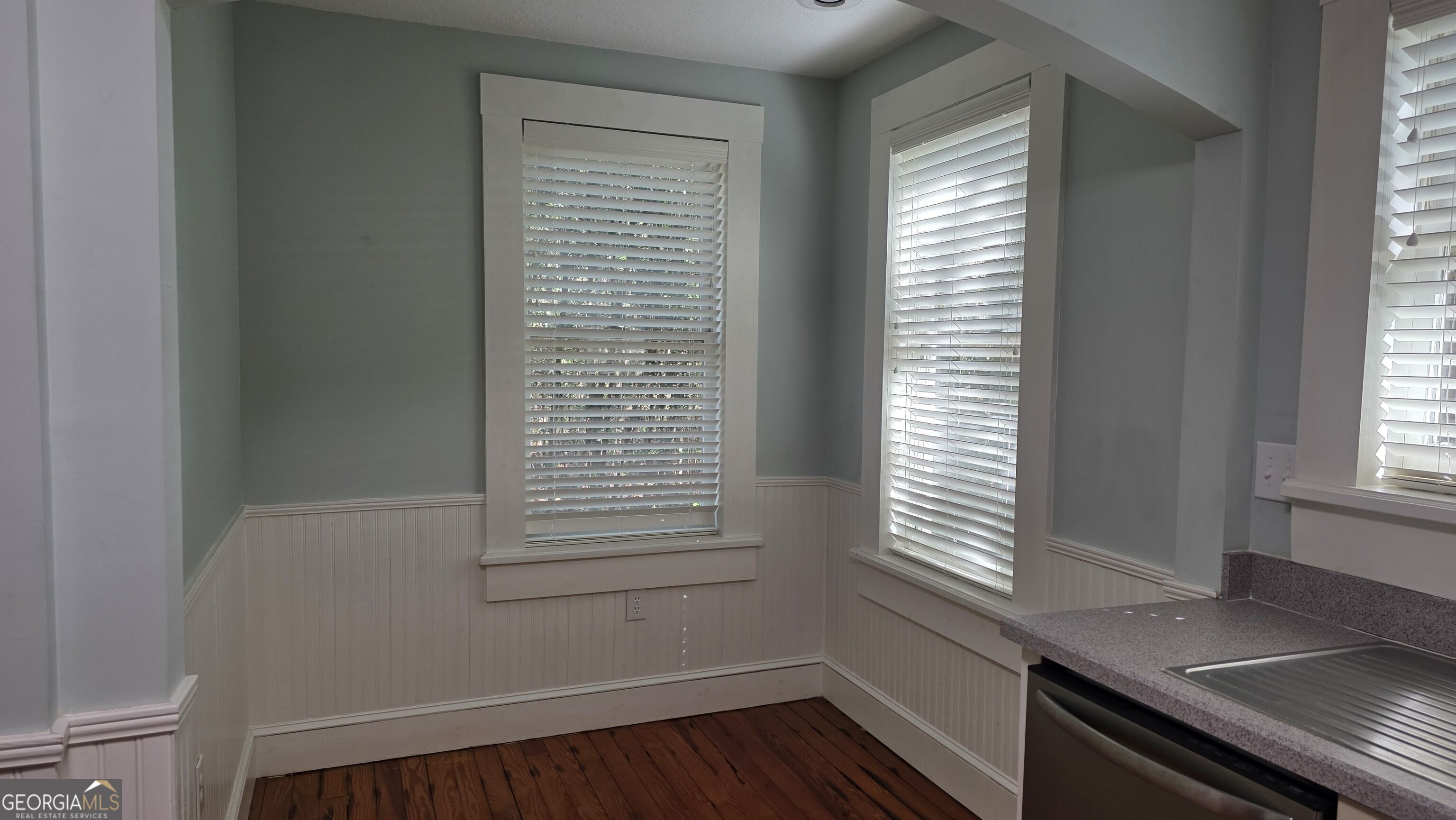 423 S May Street Property Photo 12