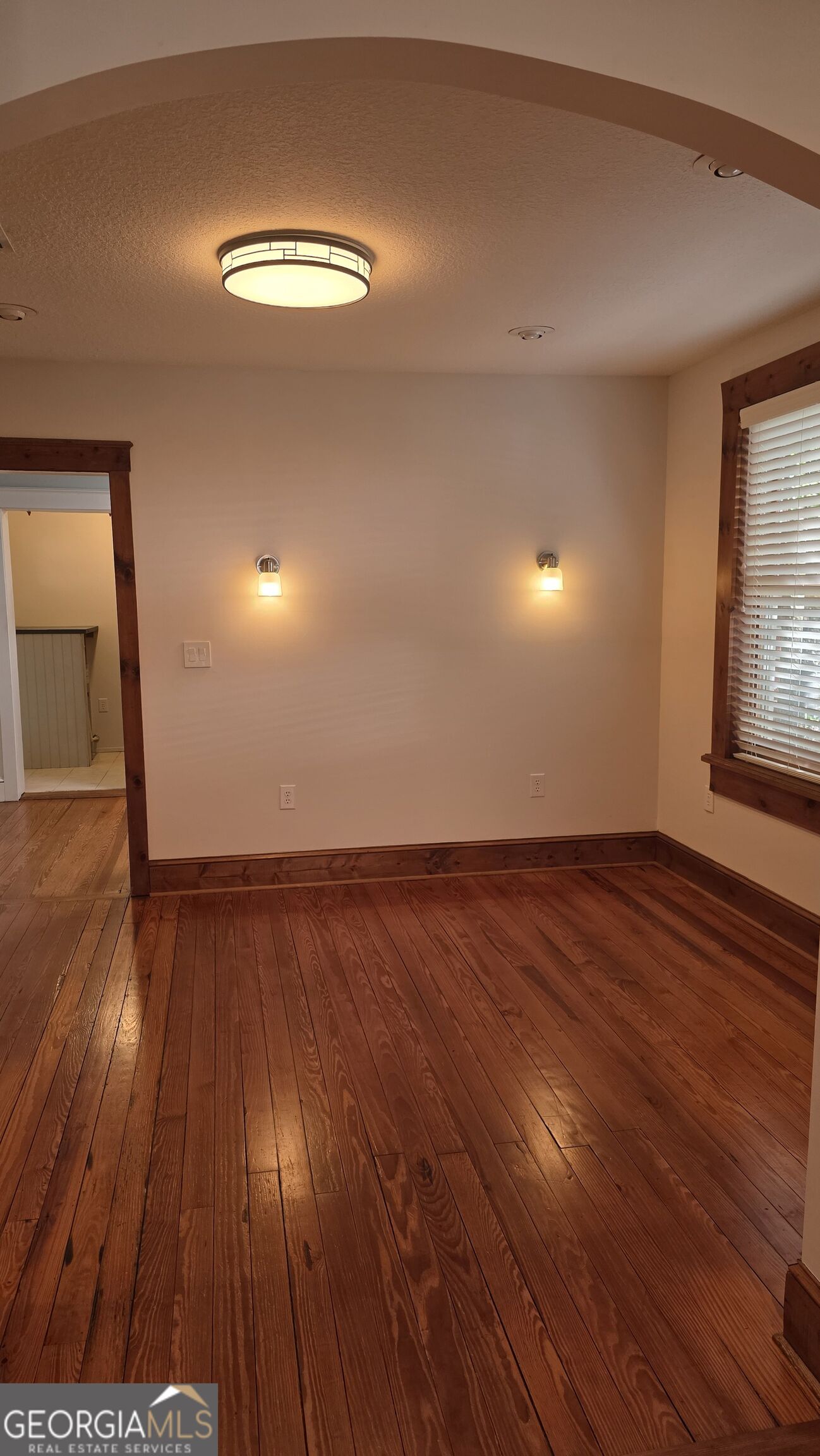 423 S May Street Property Photo 13