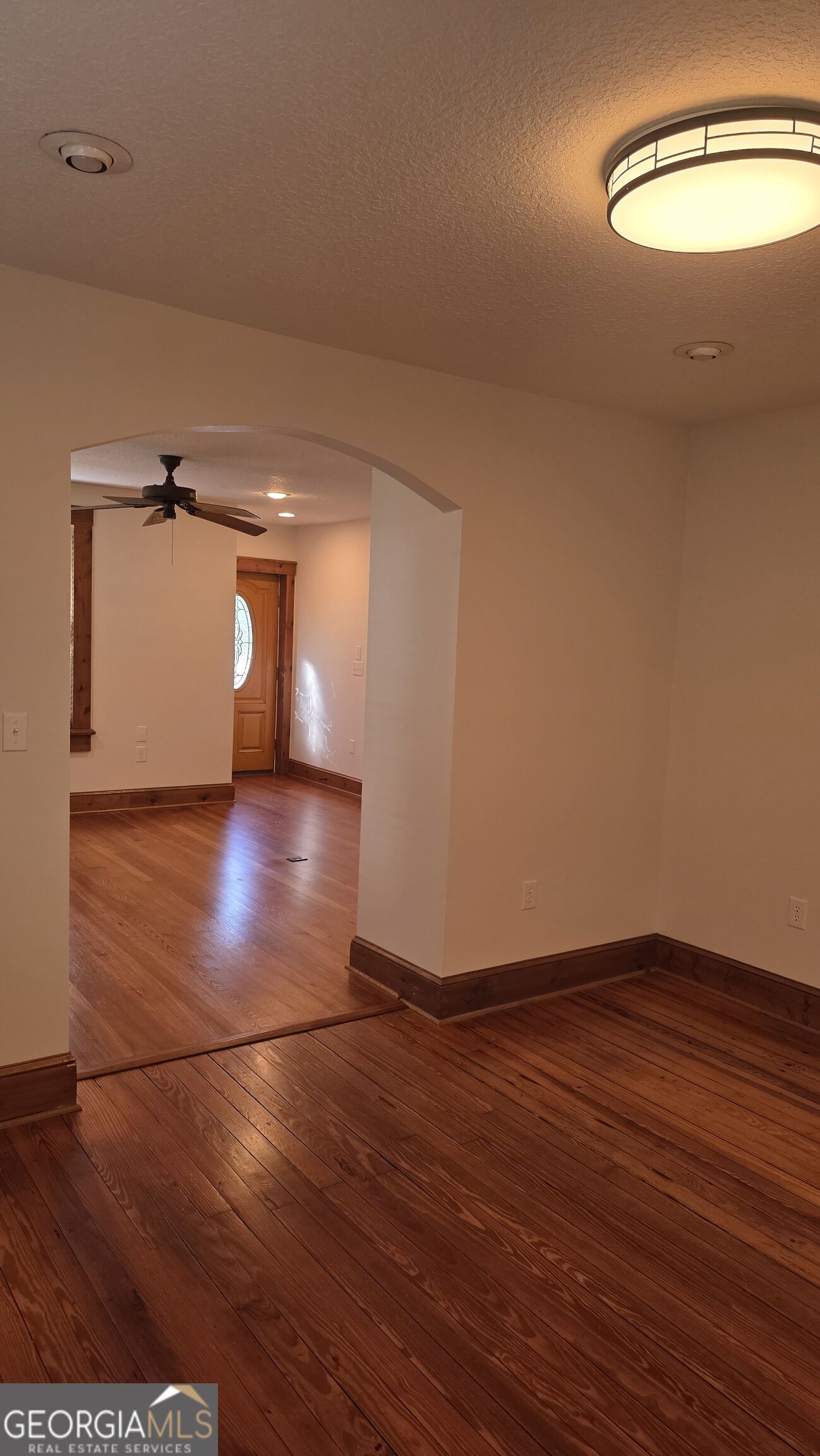 423 S May Street Property Photo 14
