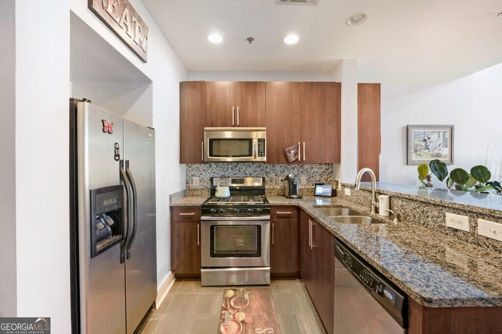 1221 Caroline Street Ne # 211 Property Photo 8