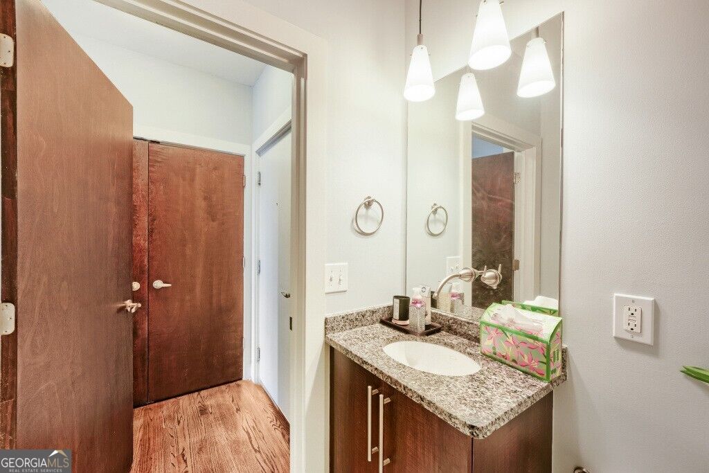1221 Caroline Street Ne # 211 Property Photo 10