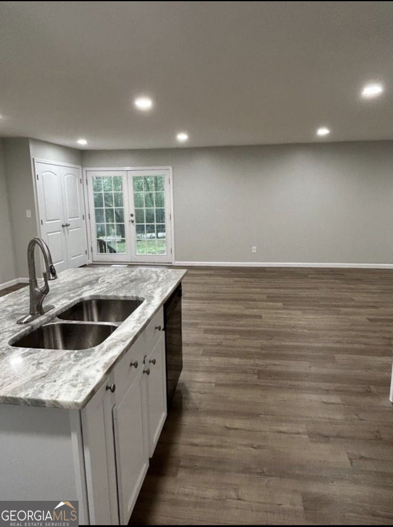609 Sherwood Drive Property Photo 12