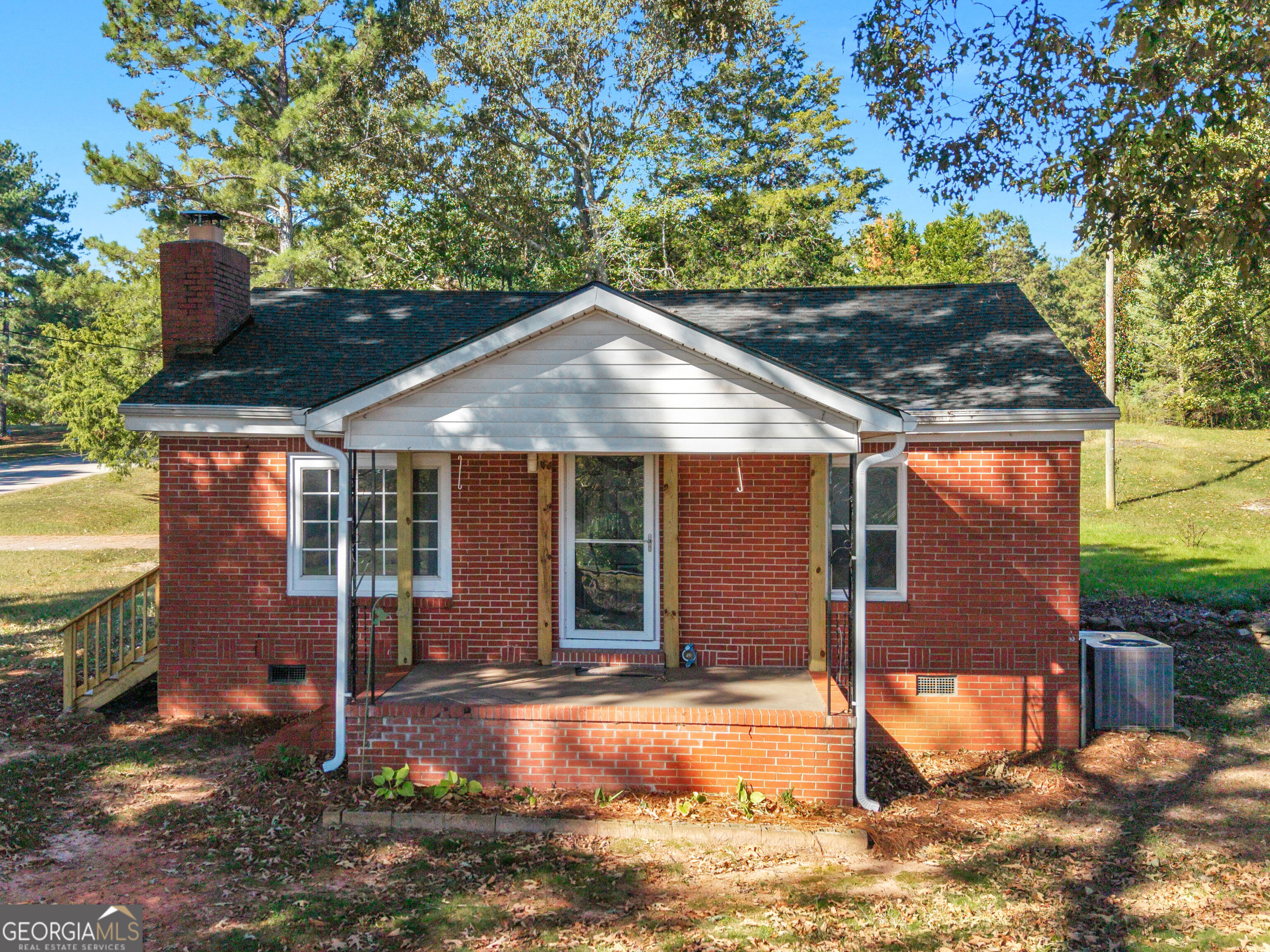427 N Mcdonough Road Property Photo 1