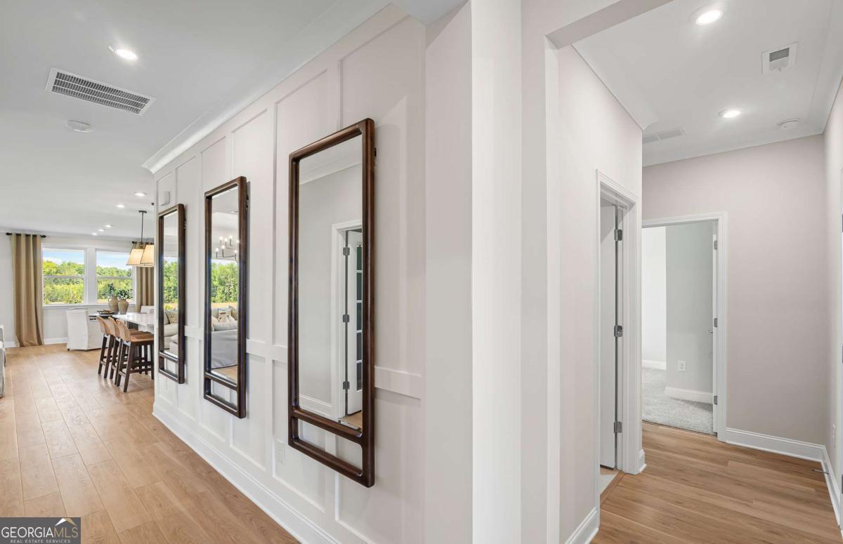 141 Kenney Way Property Photo 4