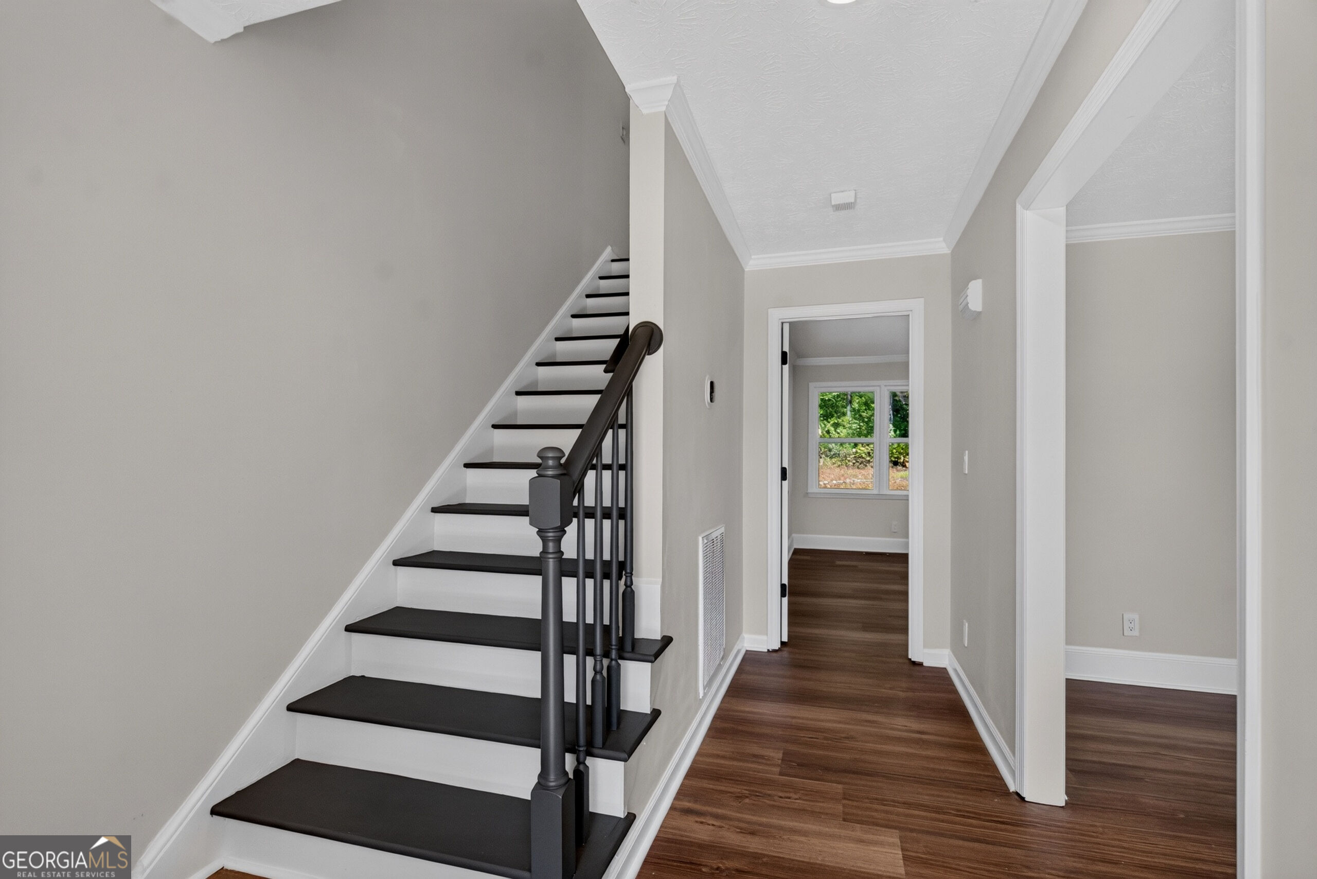 406 Ashford Circle Property Photo 8