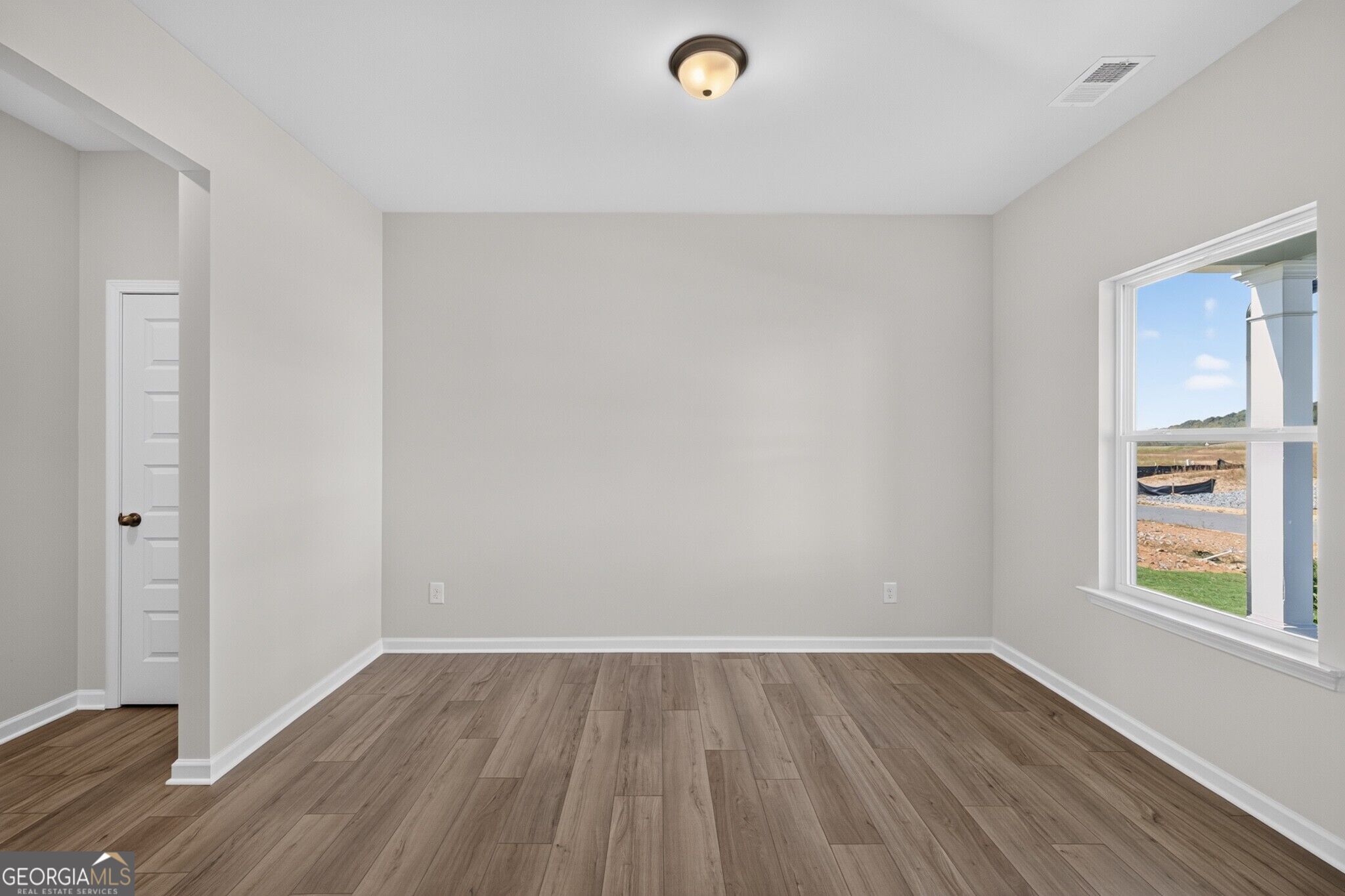 5040 Cecelia Drive Property Photo 3