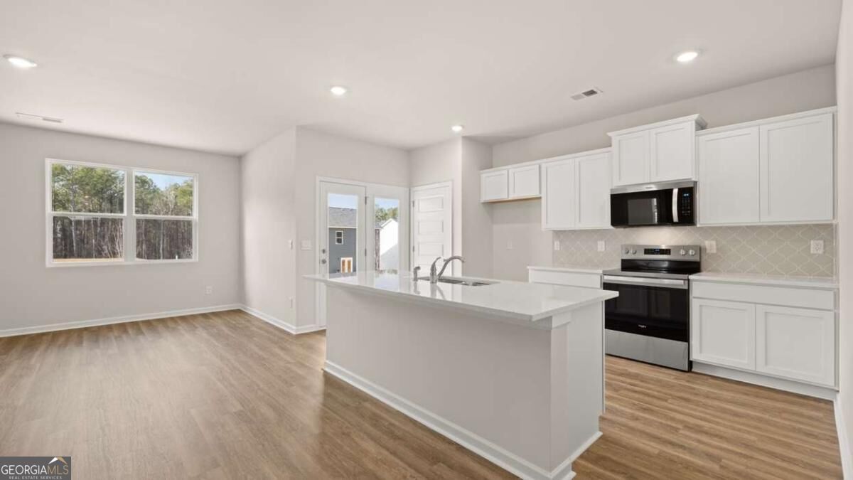 352 Bristol Boulevard Property Photo 4