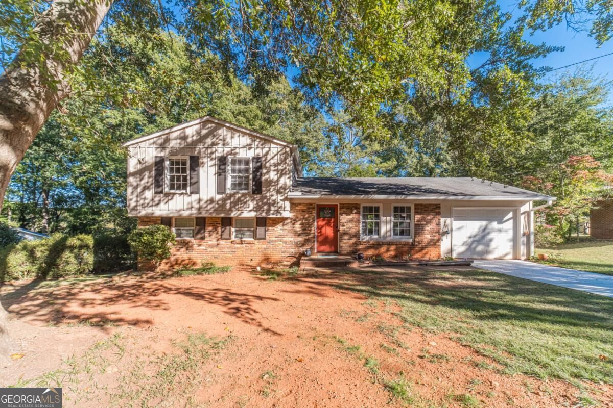 401 College Circle Property Photo 1