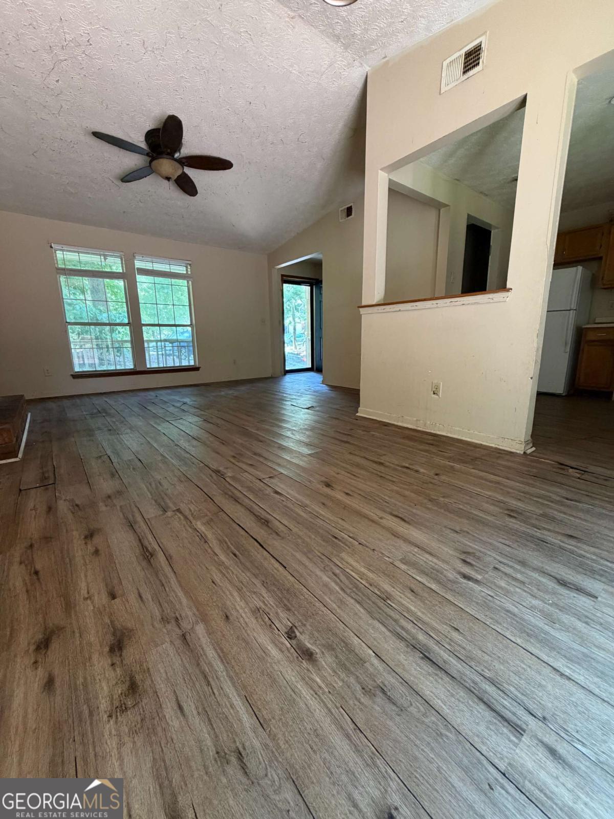 6495 Emerald Pointe Circle Property Photo 5