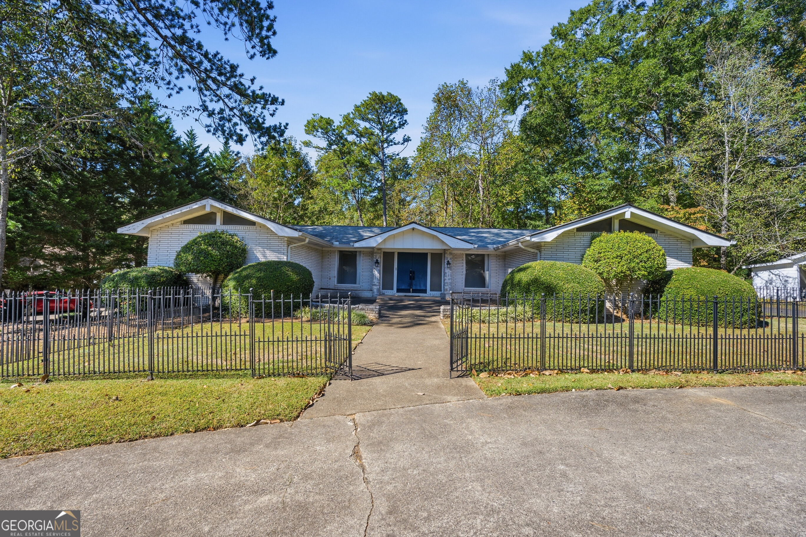 9810 La View Circle Property Photo 1