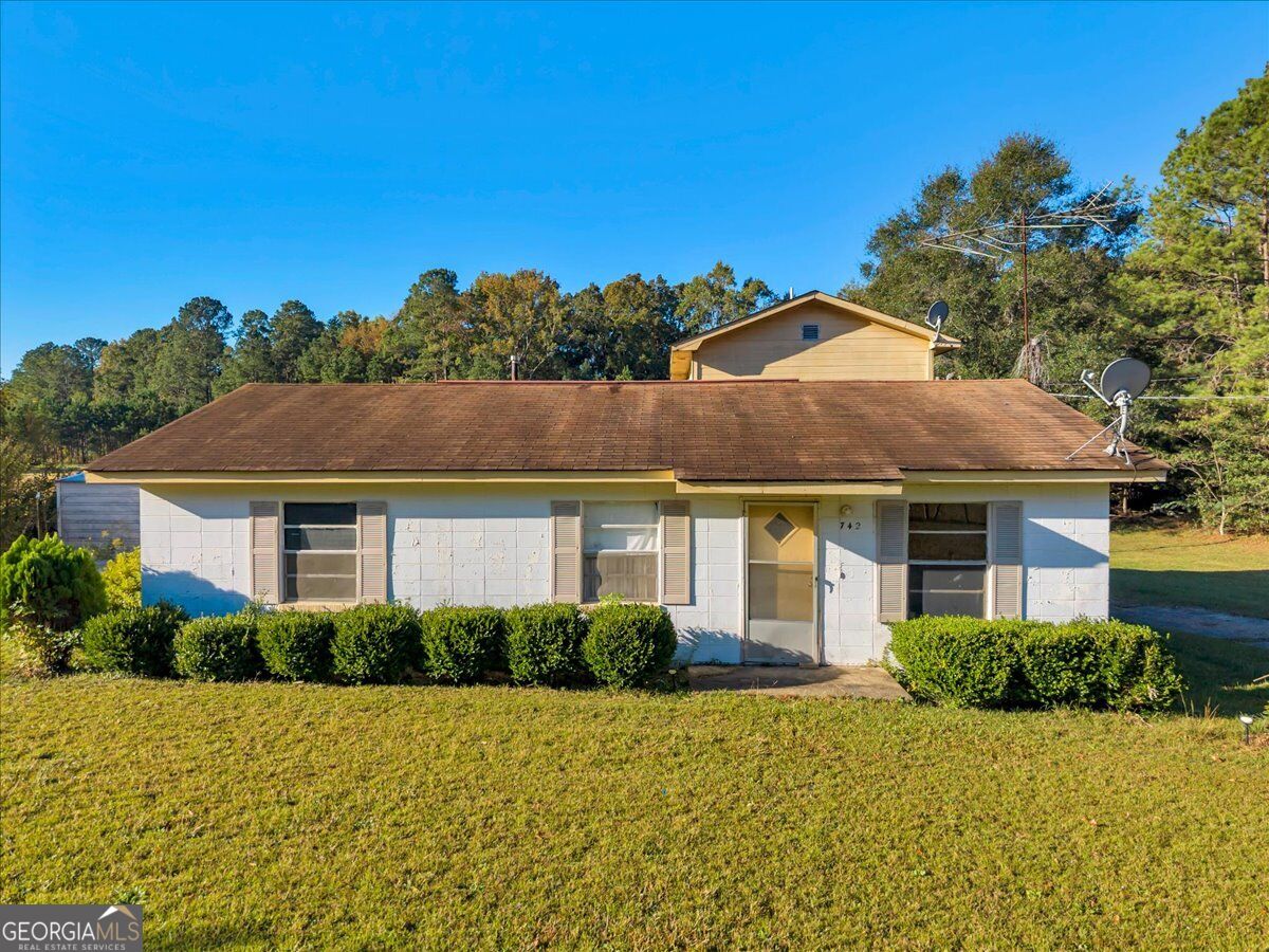 742 Cary Road Property Photo 1