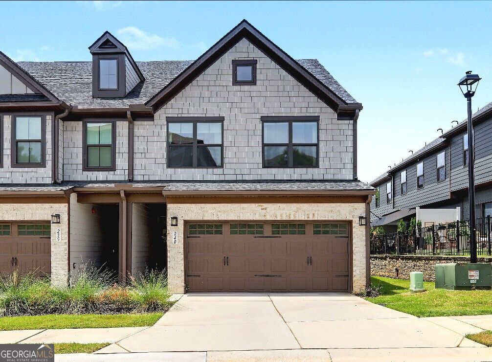240 Somerset Street Property Photo 1