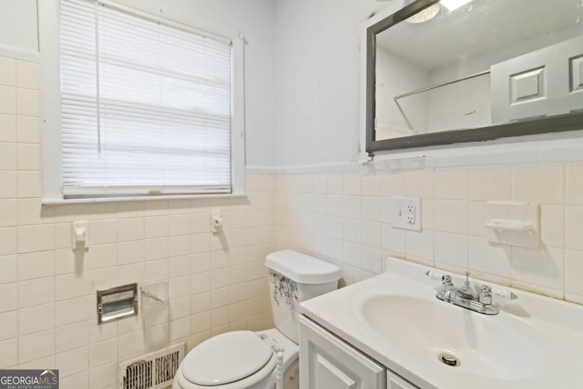 913 Longleaf Drive Property Photo 4