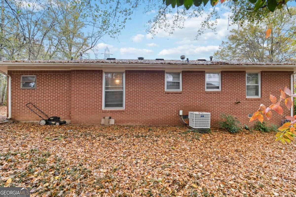 913 Longleaf Drive Property Photo 12