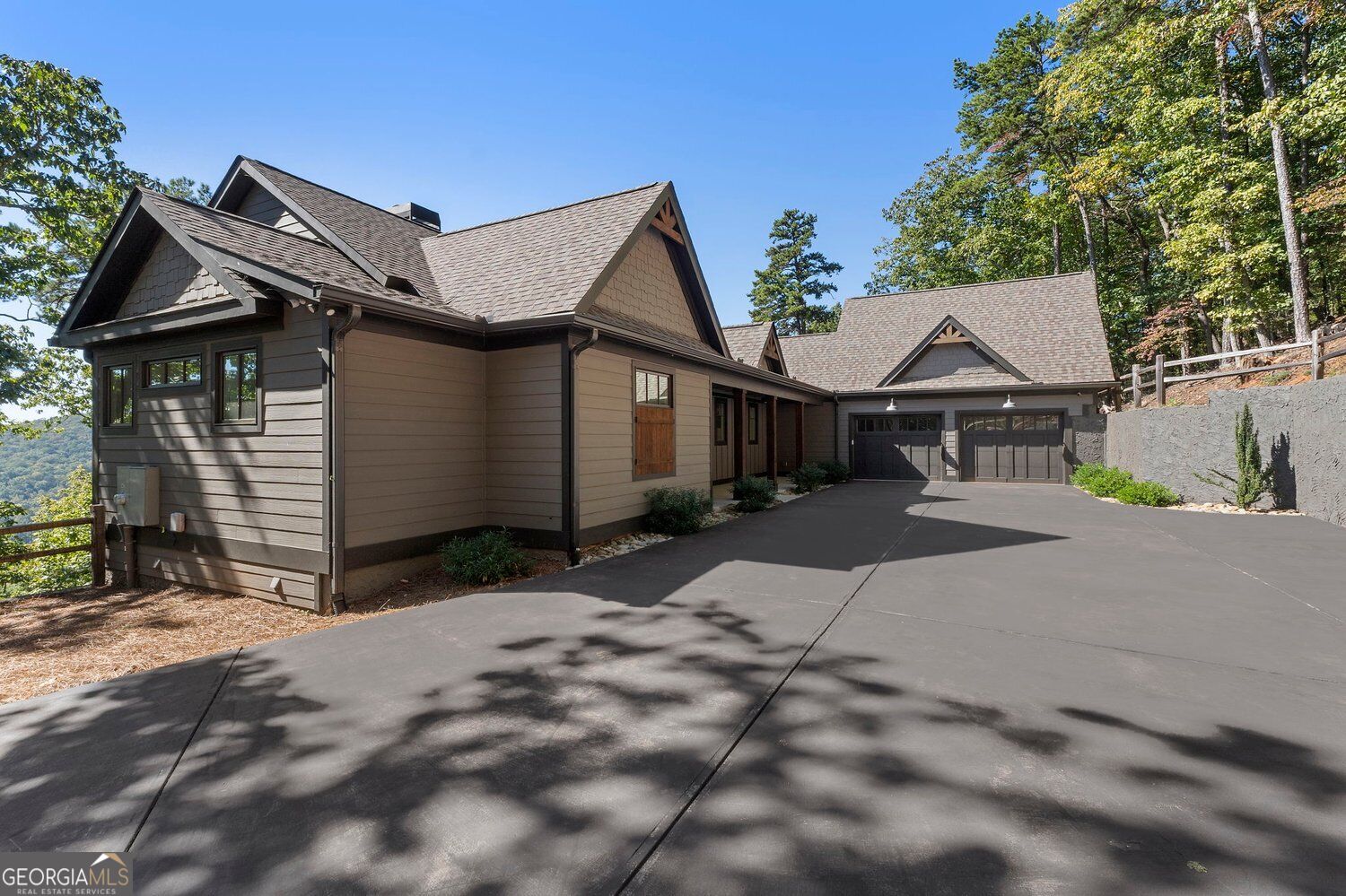 455 Highland Trail Property Photo 1