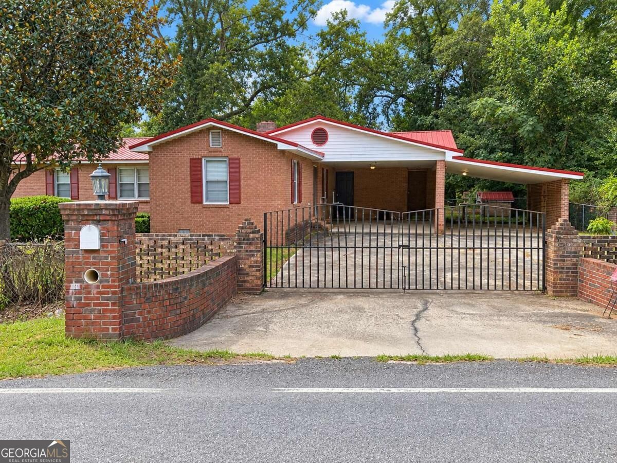 500 Circle Drive Property Photo 1