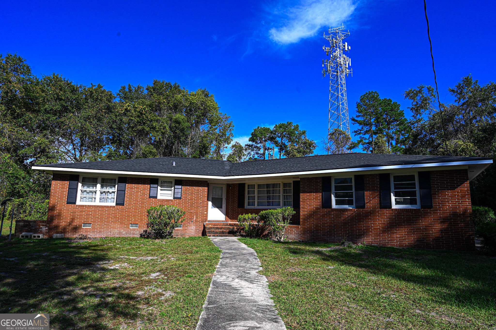 2209 Lakeview Drive Property Photo 1