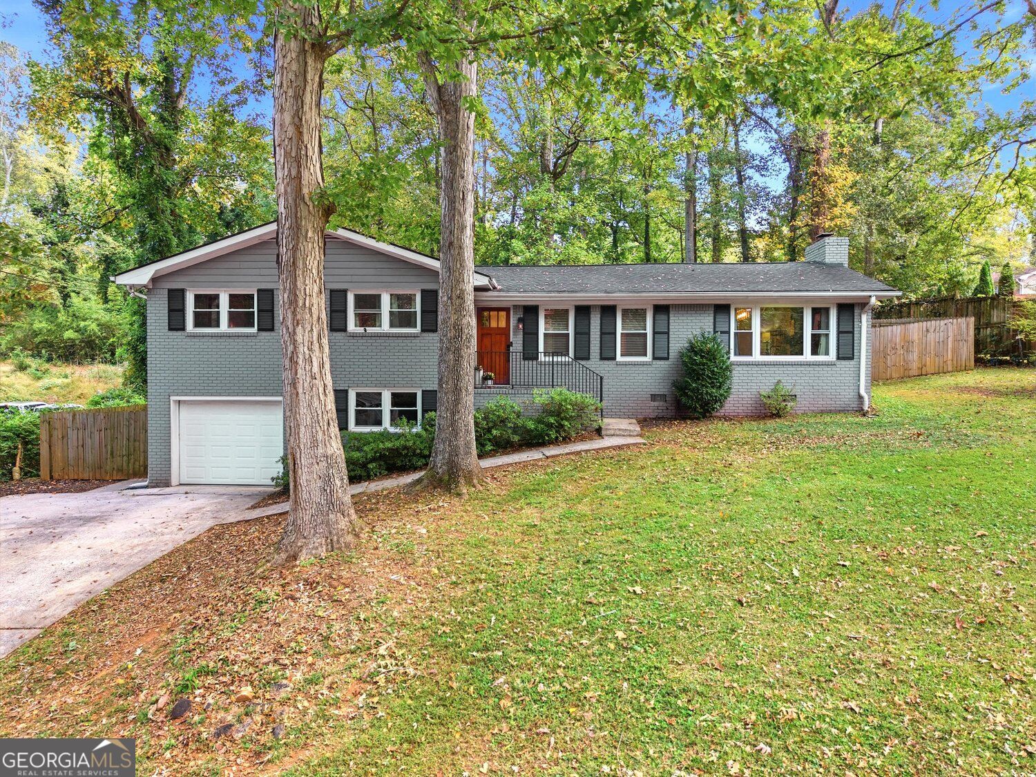 5562 Crestview Drive Property Photo 1