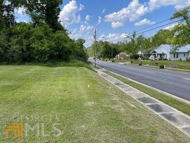 221 N Main Street Property Photo 7