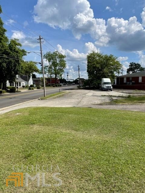 221 N Main Street Property Photo 8