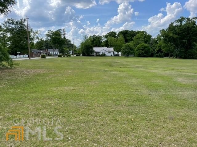 221 N Main Street Property Photo 9