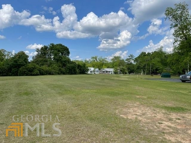 221 N Main Street Property Photo 11