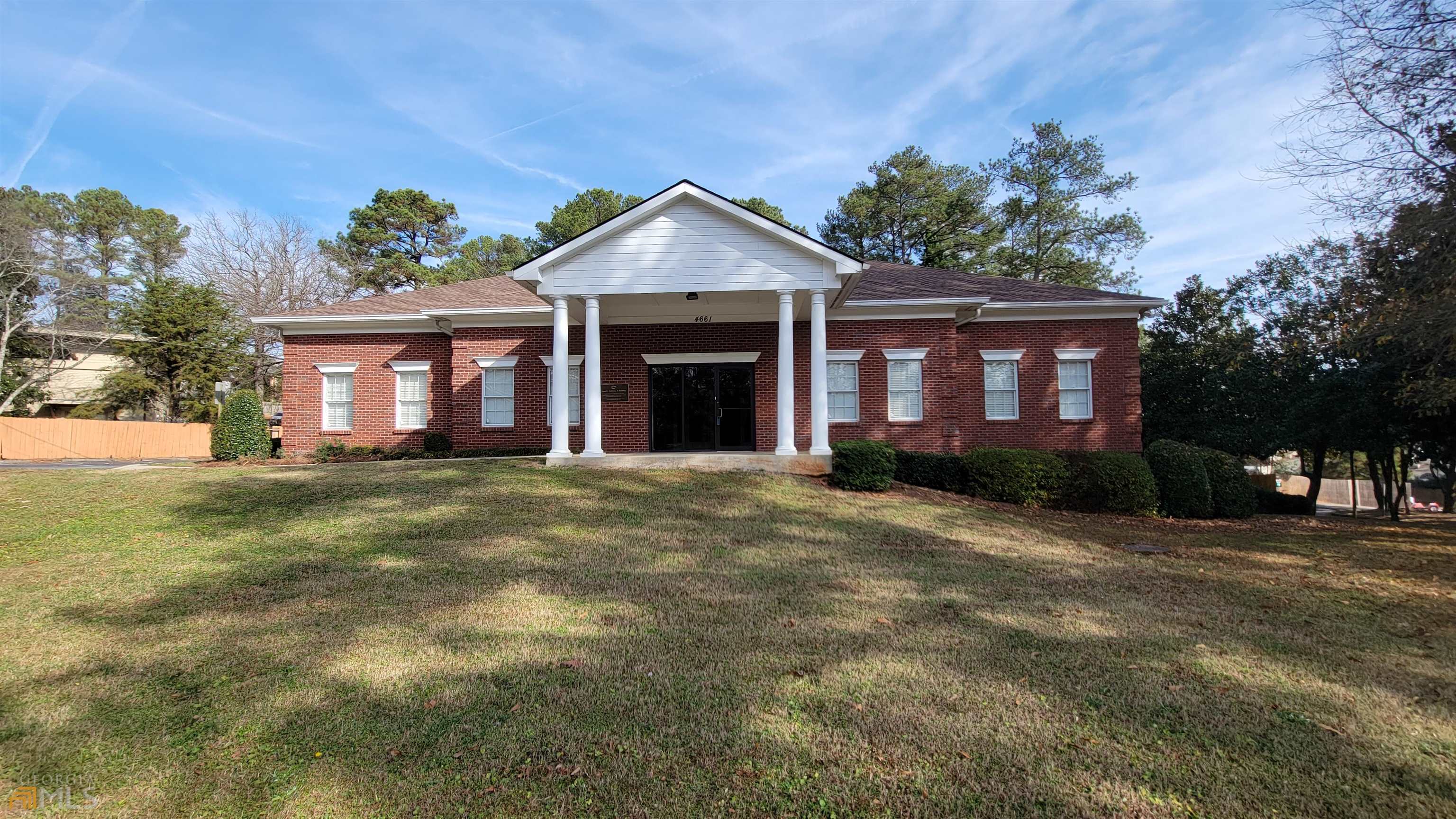 4661 N Shallowford Road Property Photo 1