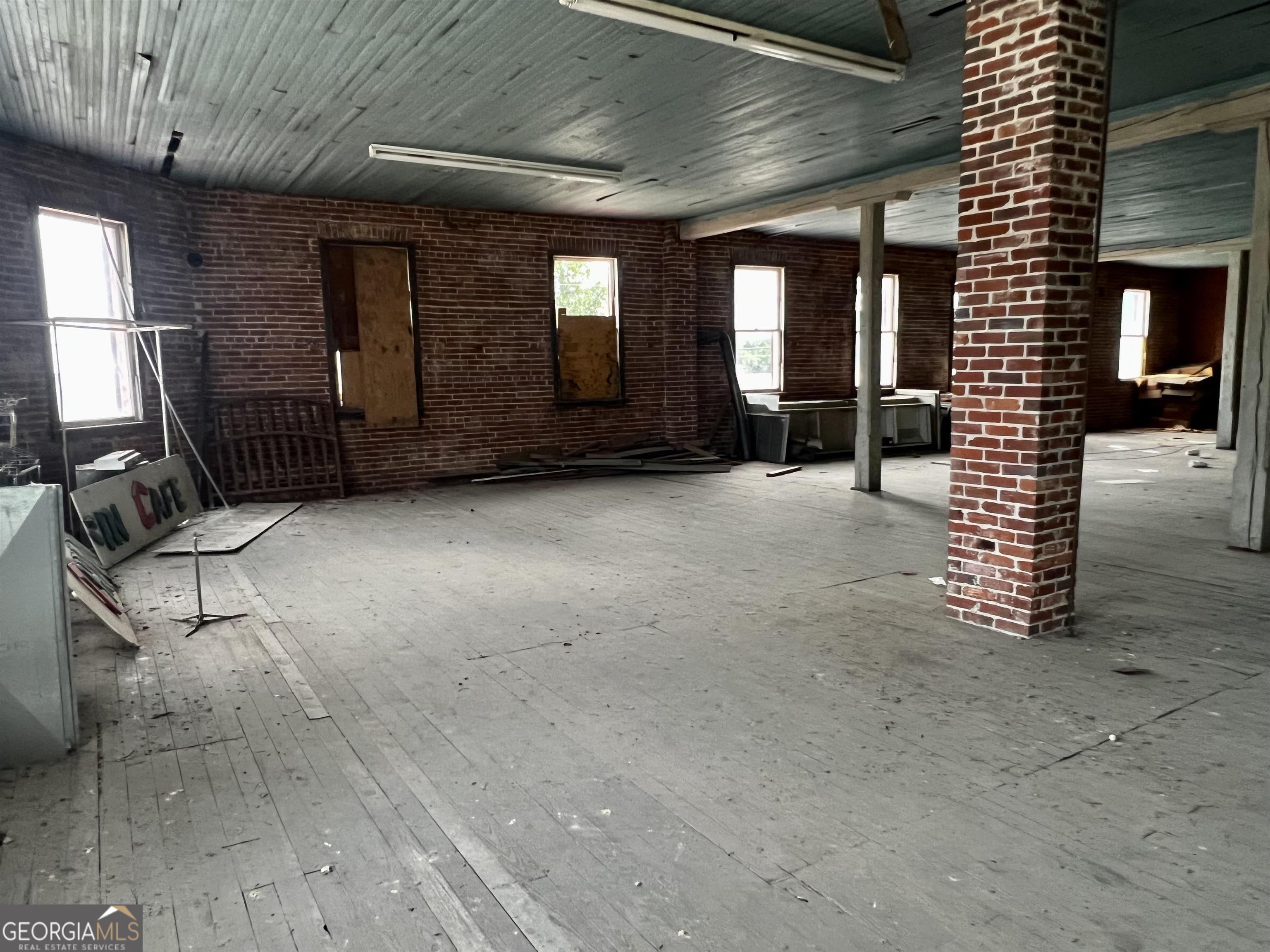 140 Montgomery Property Photo 12