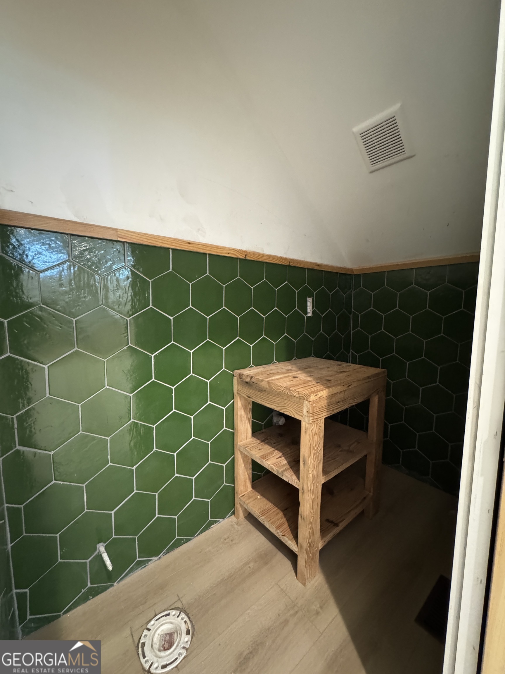 198 Flint Street Property Photo 8