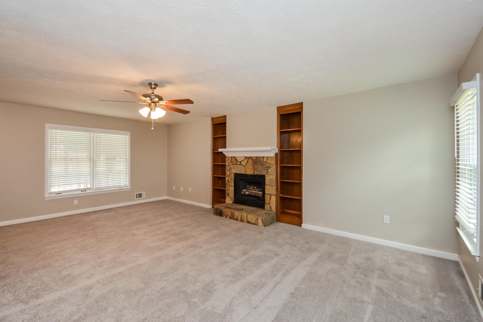 1600 Summit Point Property Photo 5