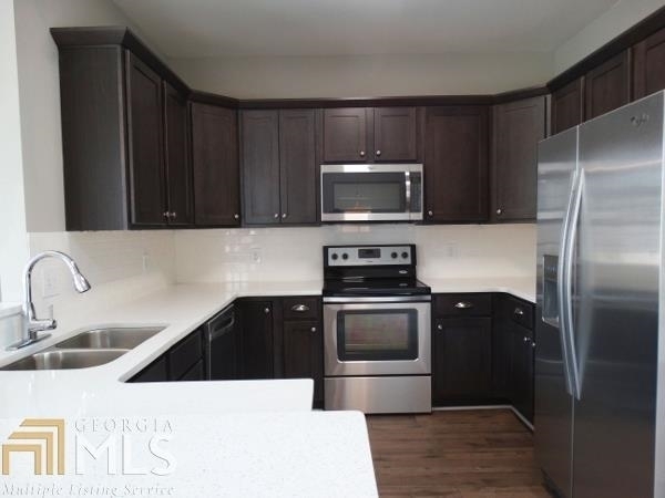 109 Garden Walk Property Photo 4