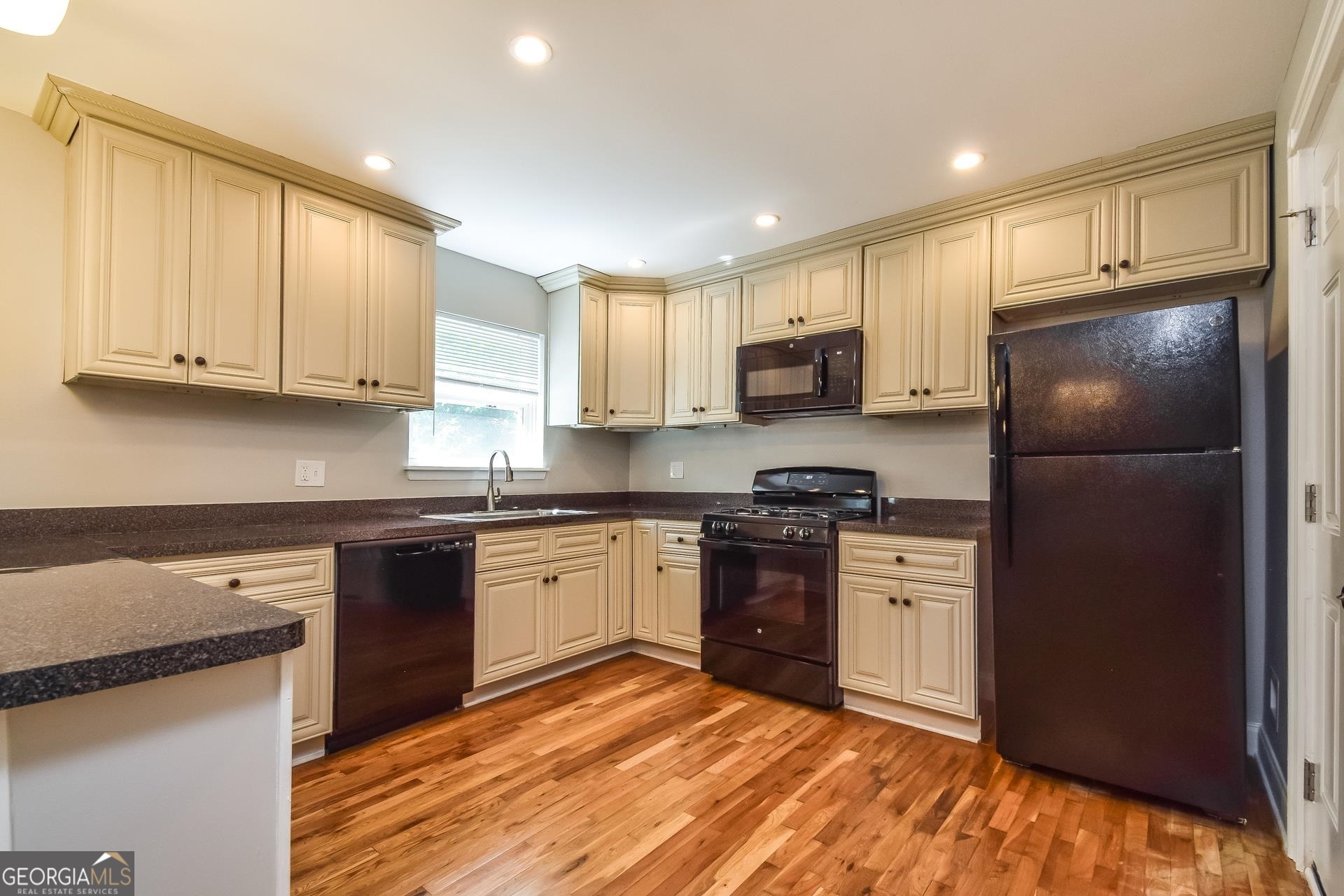 5485 Deerfield Trail Property Photo 6