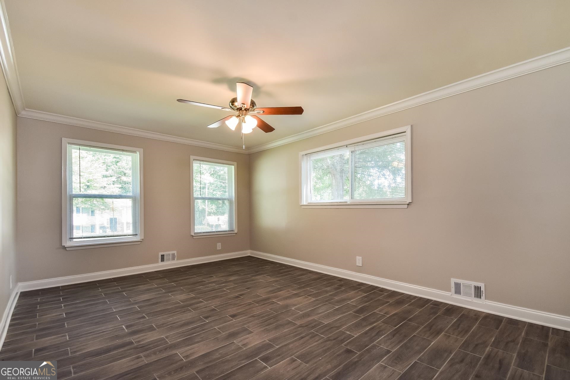 5485 Deerfield Trail Property Photo 8