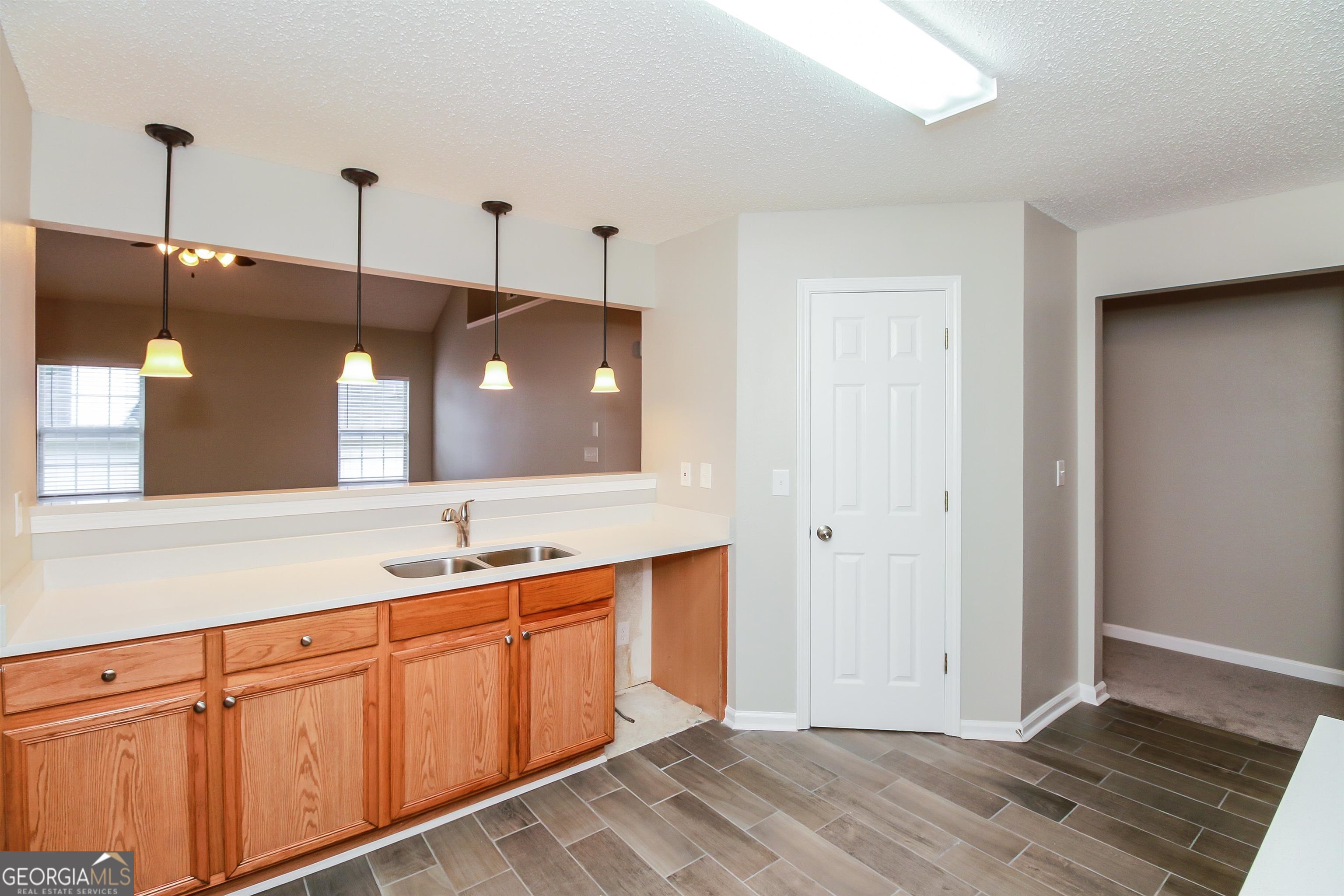 10127 Deep Creek Drive Property Photo 4