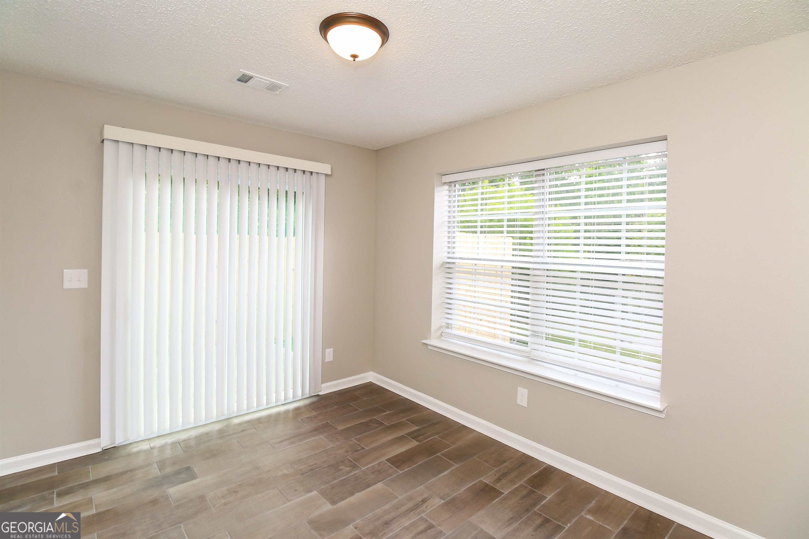 10127 Deep Creek Drive Property Photo 7