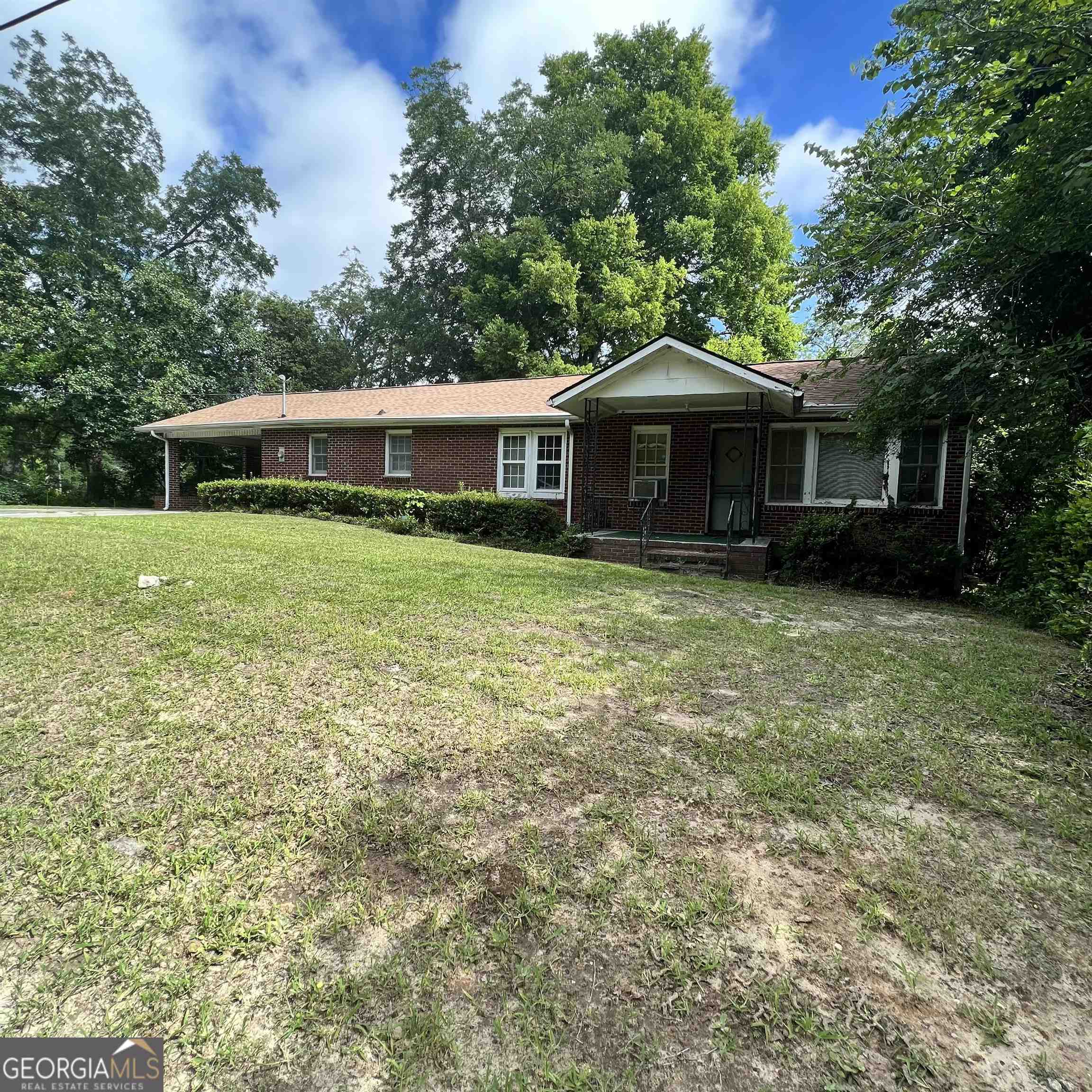 326 Shelby St Property Photo 2