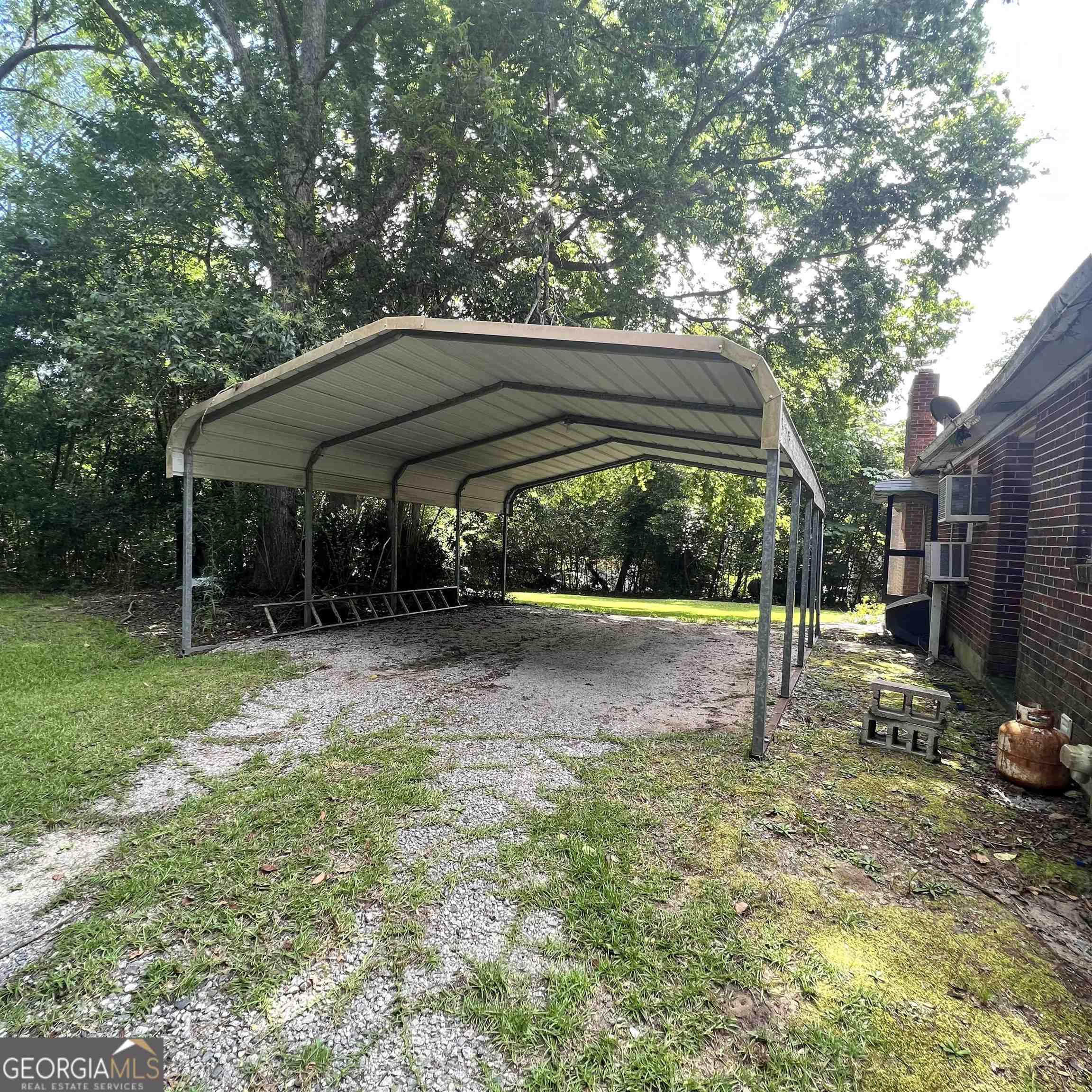 326 Shelby St Property Photo 3