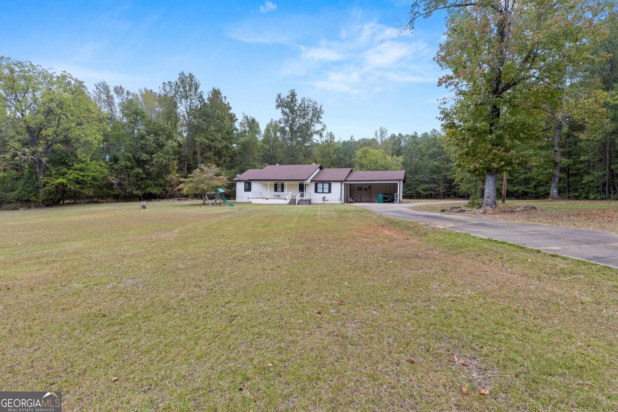 1837 Huntcliff Way Property Photo 4