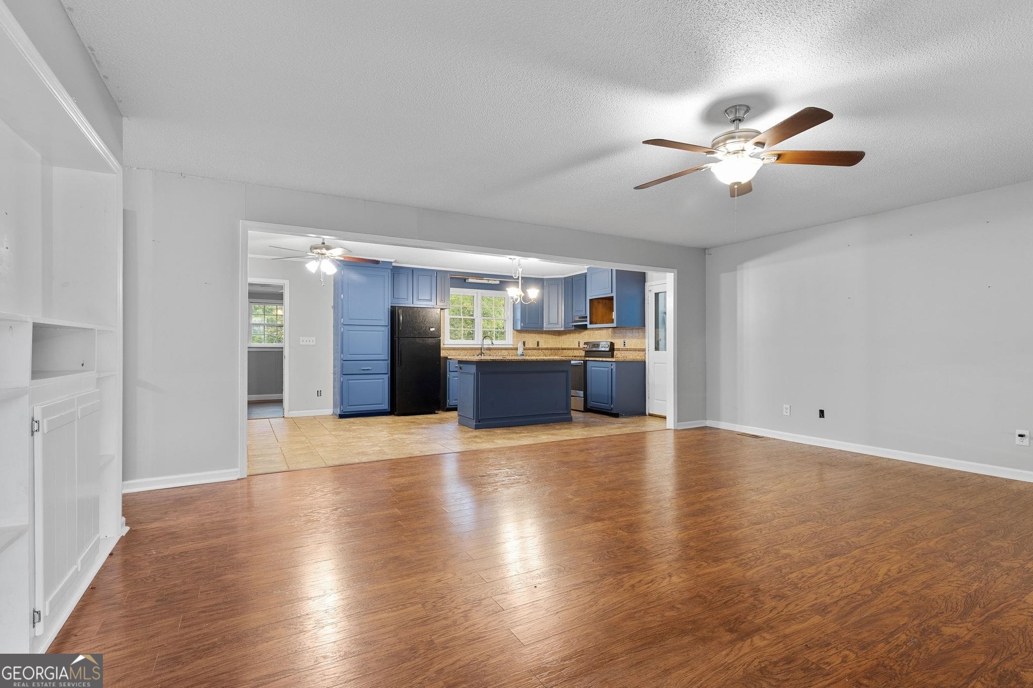 1837 Huntcliff Way Property Photo 8