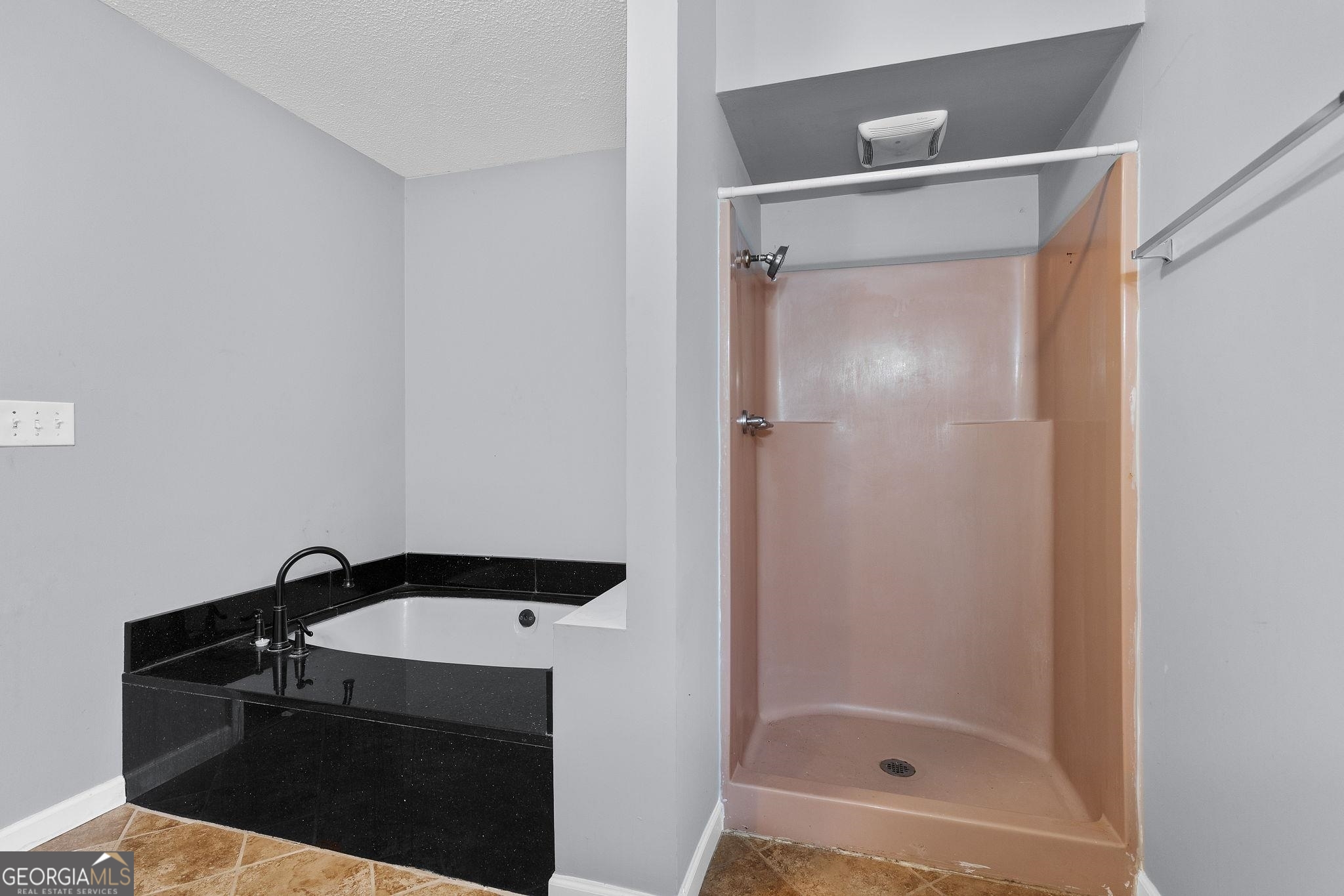 1837 Huntcliff Way Property Photo 21