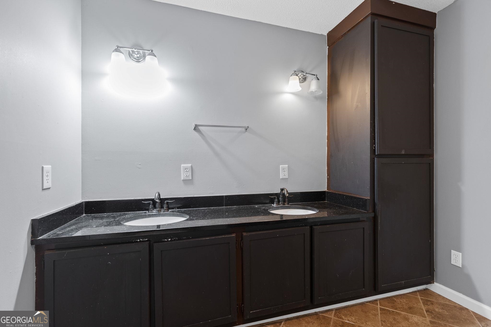 1837 Huntcliff Way Property Photo 22