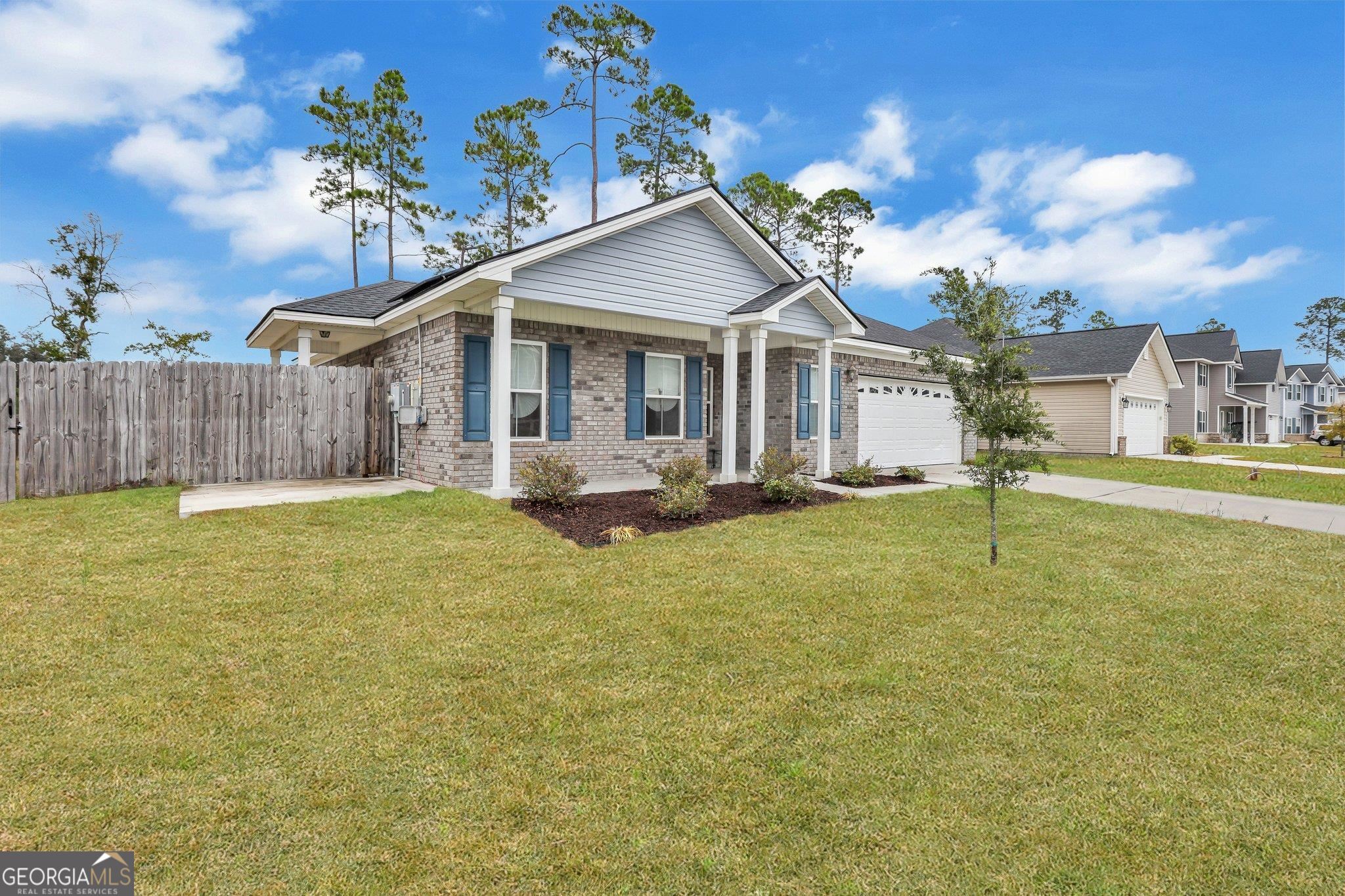 106 Thorp Circle Property Photo 3