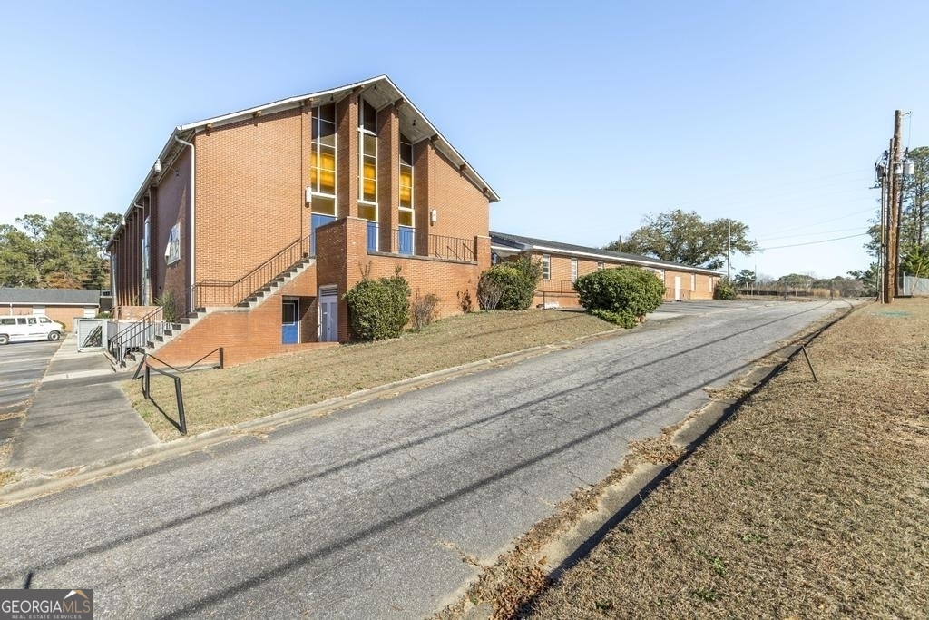 2270 Shurling Drive Property Photo 1