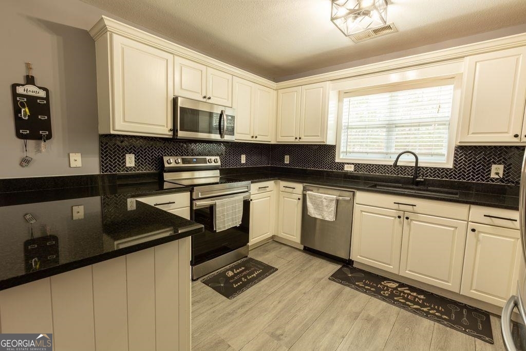 12 Angela Lane Property Photo 3
